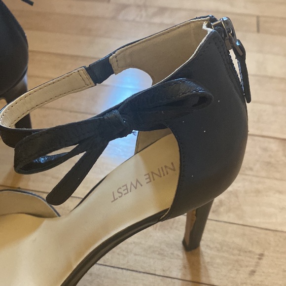 Nine West Bow Heel - Picture 2 of 7